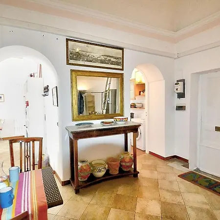 Sleeps 4 Air Con Wifi Holiday home Positano